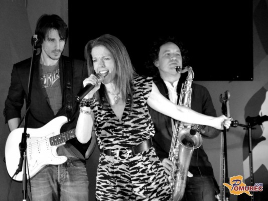 FOTO: Zakaj kljub vrhunskemu koncertu Gwen Hughes obiskovalcev malo?